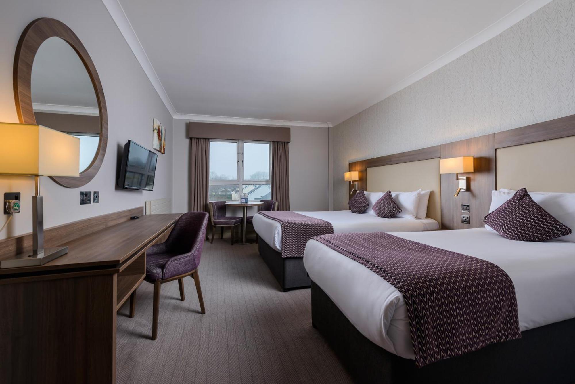 Clybaun Hotel Голуей Екстериор снимка