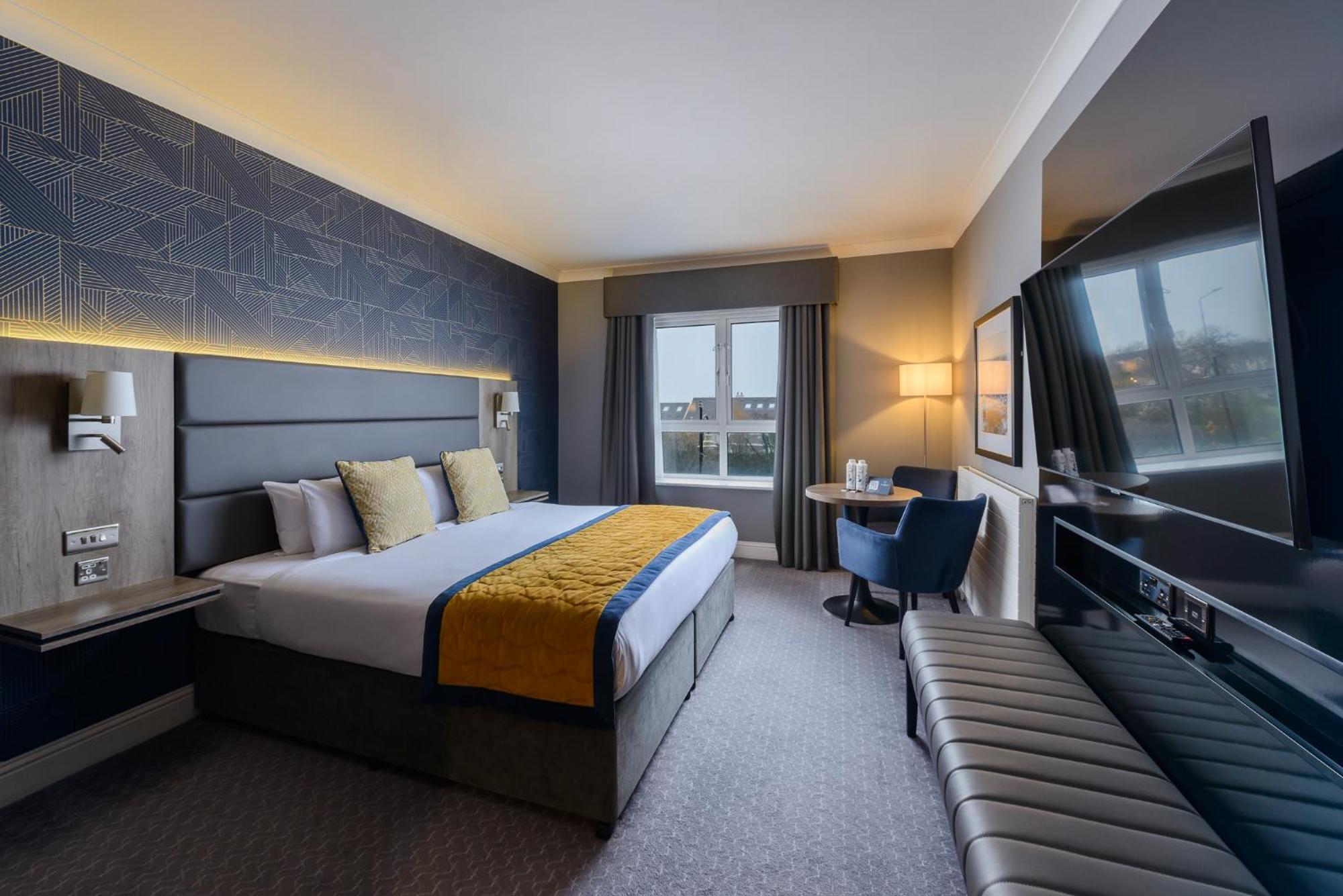 Clybaun Hotel Голуей Екстериор снимка