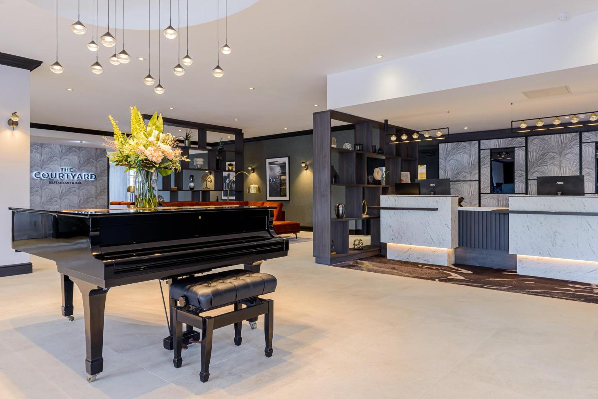 Clybaun Hotel Голуей Екстериор снимка