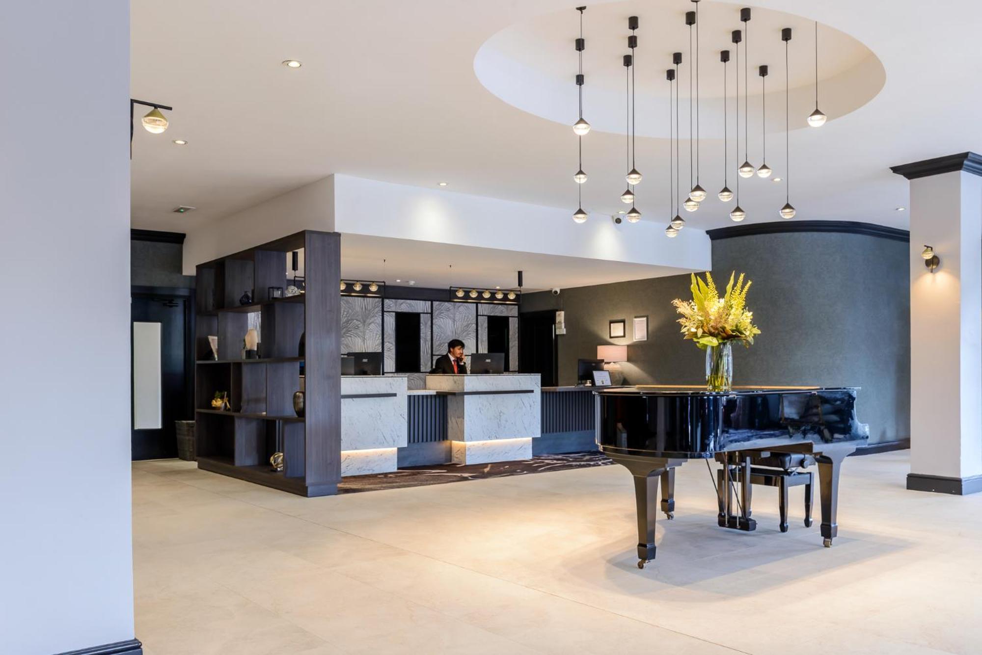 Clybaun Hotel Голуей Екстериор снимка