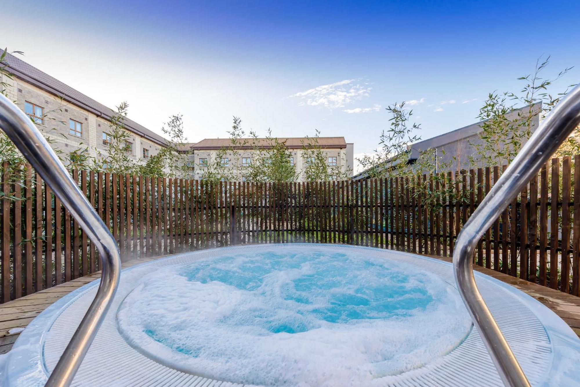 Clybaun Hotel Голуей Екстериор снимка