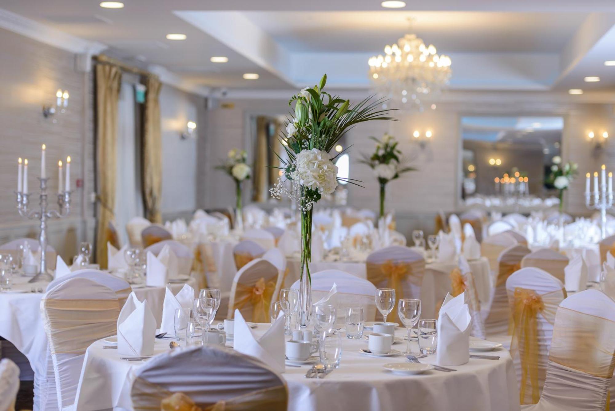 Clybaun Hotel Голуей Екстериор снимка