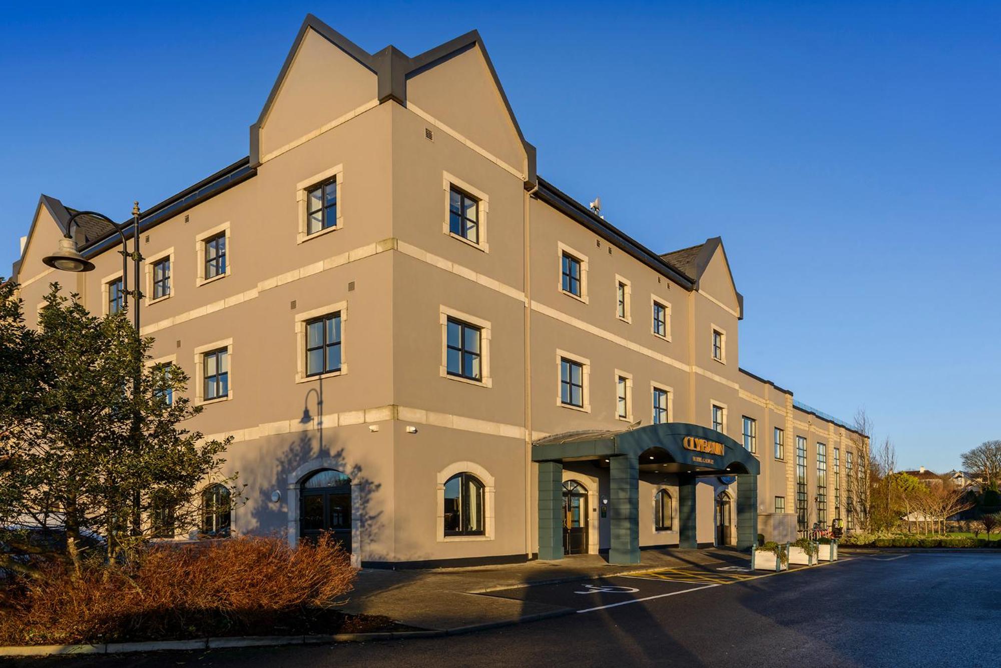 Clybaun Hotel Голуей Екстериор снимка