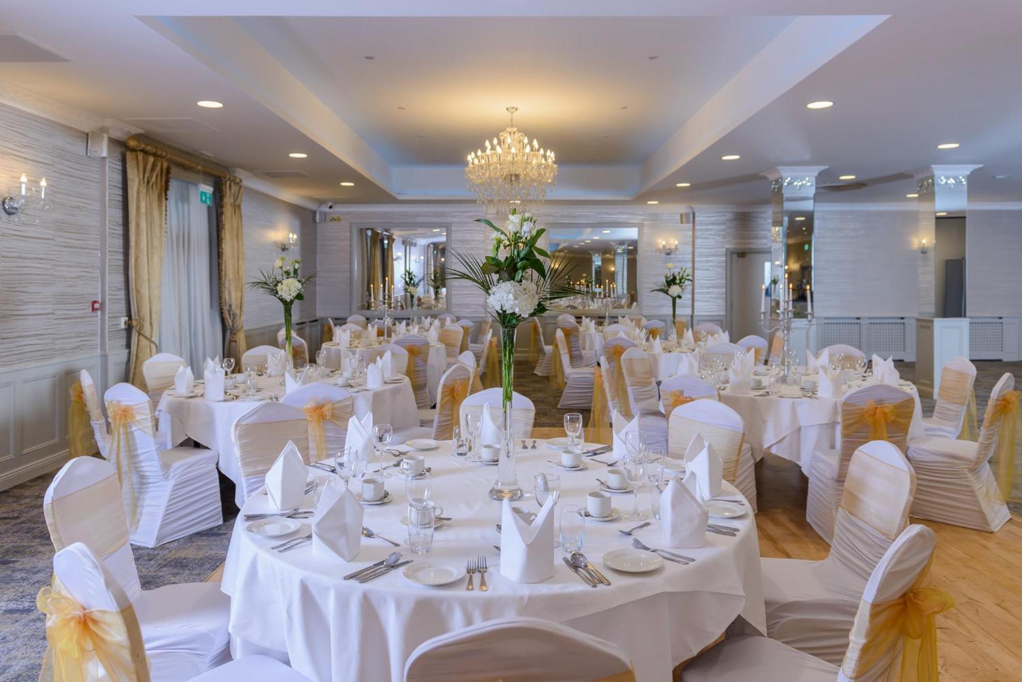Clybaun Hotel Голуей Екстериор снимка