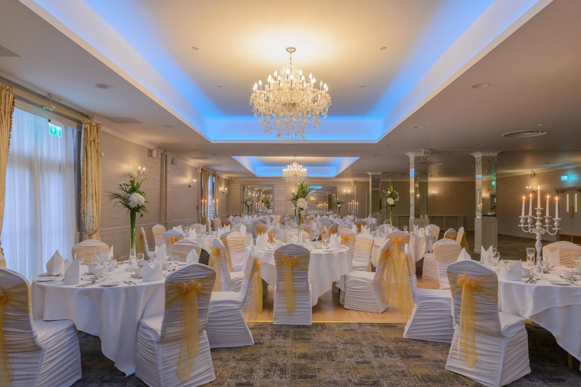 Clybaun Hotel Голуей Екстериор снимка