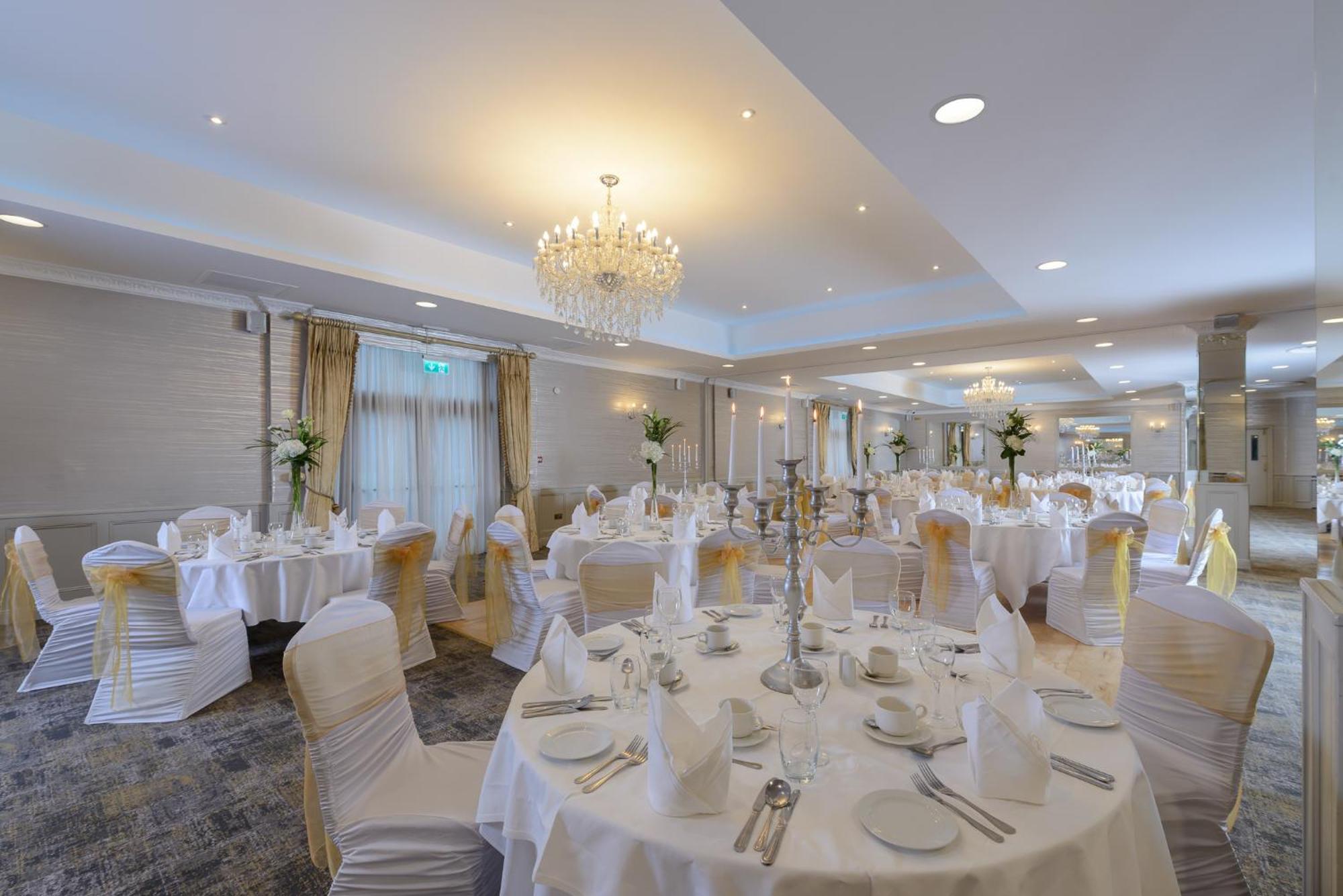Clybaun Hotel Голуей Екстериор снимка