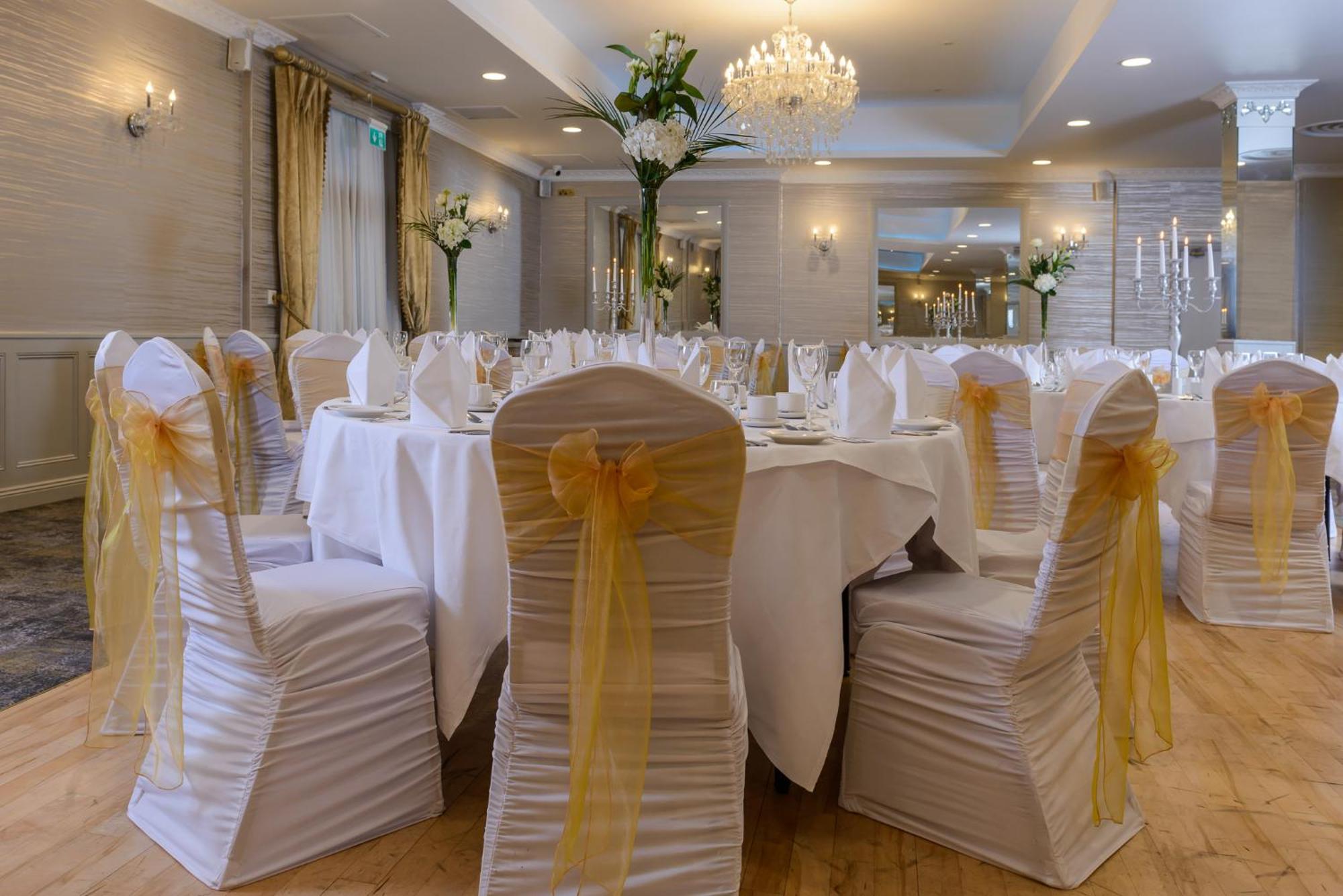 Clybaun Hotel Голуей Екстериор снимка