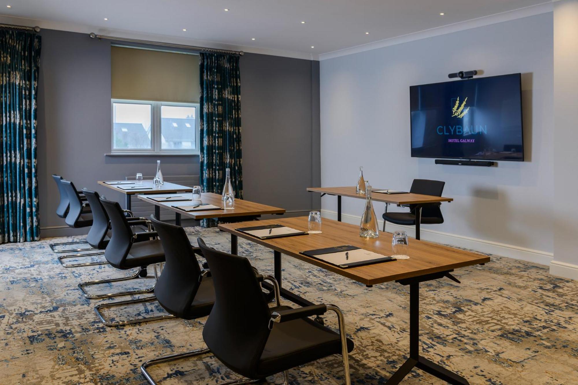 Clybaun Hotel Голуей Екстериор снимка