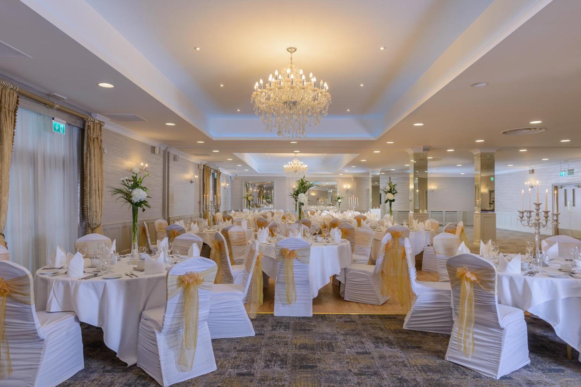 Clybaun Hotel Голуей Екстериор снимка