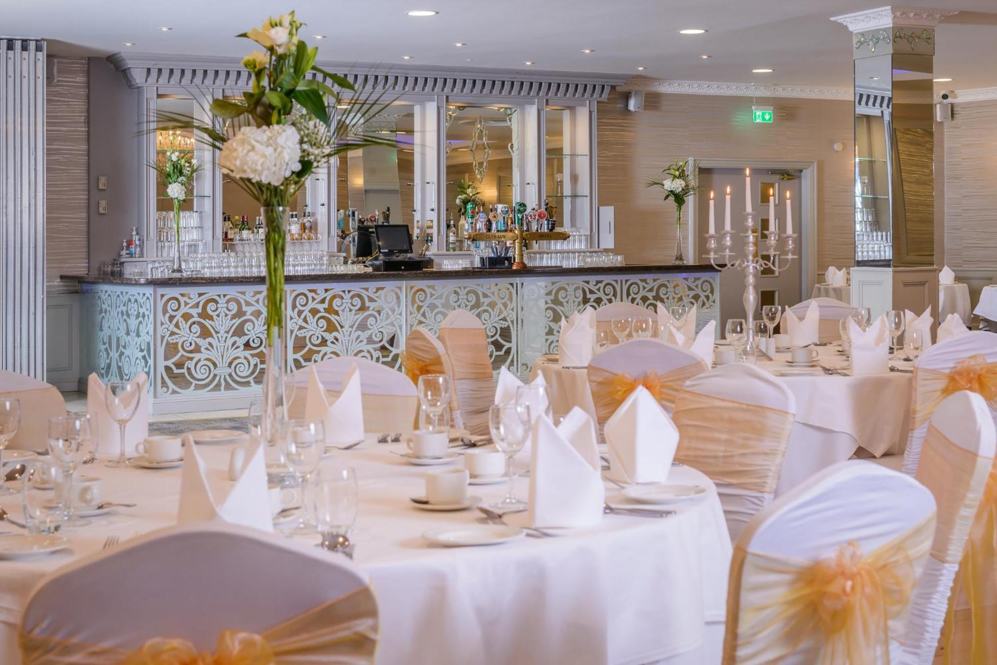 Clybaun Hotel Голуей Екстериор снимка