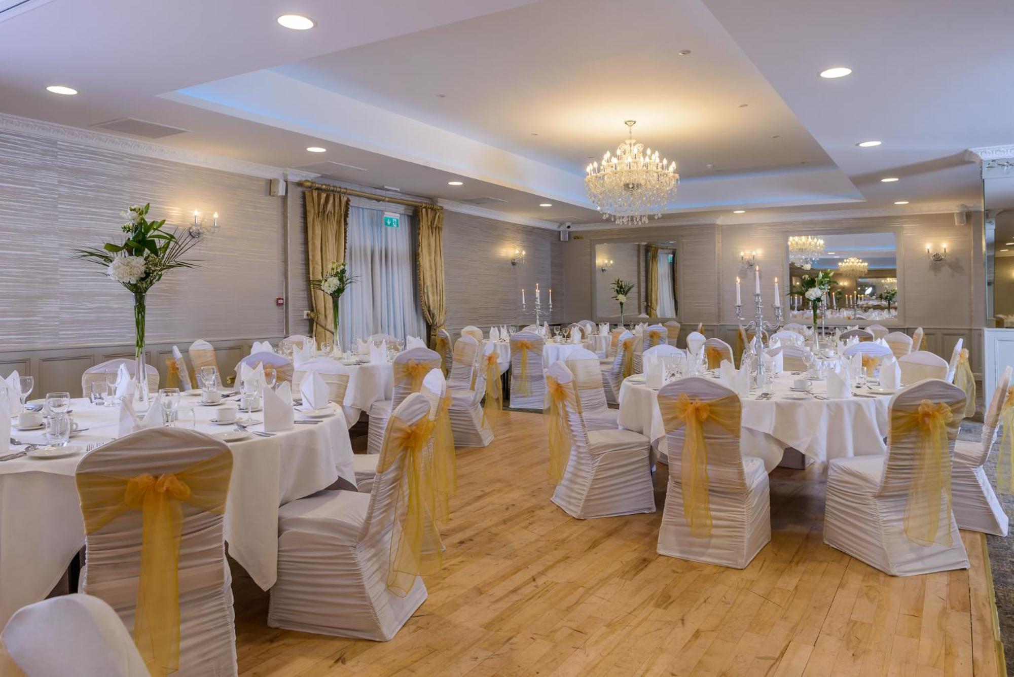 Clybaun Hotel Голуей Екстериор снимка